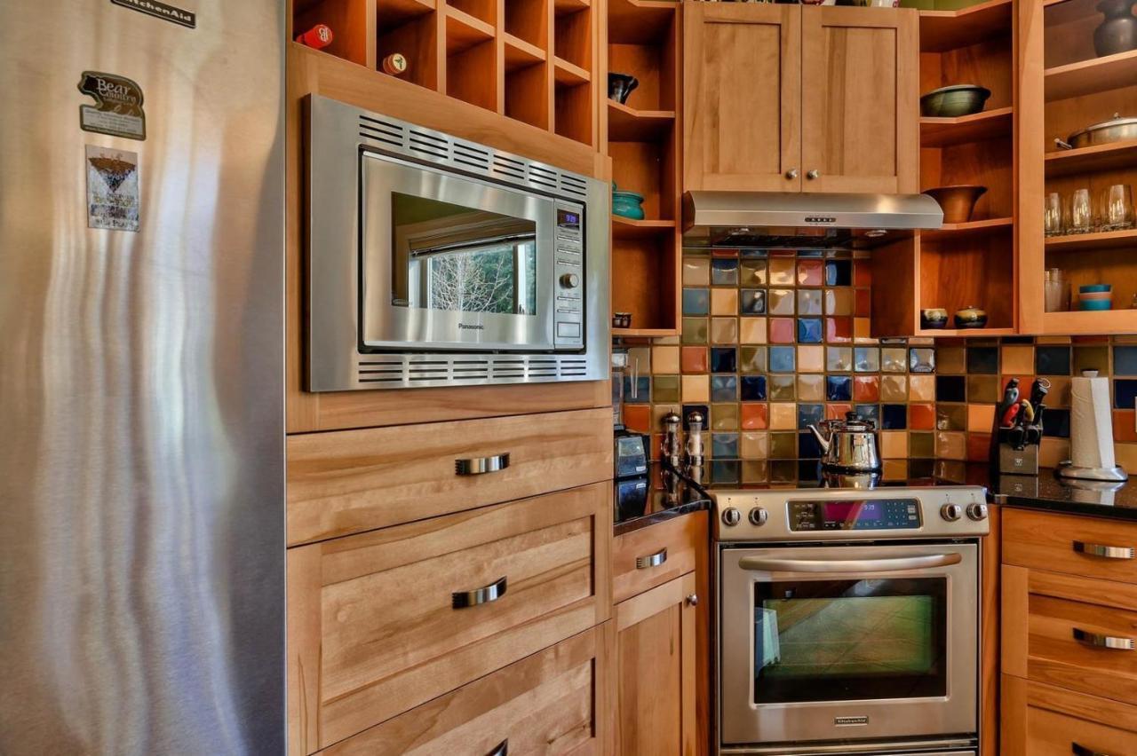 Soleil Chalet By Bear Country Sun Peaks Extérieur photo