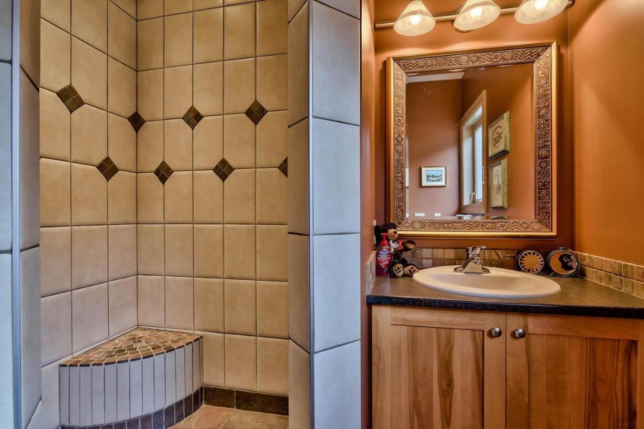 Soleil Chalet By Bear Country Sun Peaks Extérieur photo